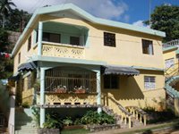 Casa Catherine offers 2 nice apartments nicely furnished with cable color TV and Internet access. Located close to the Malecon and the bay of Samana in a quiet neighborhood