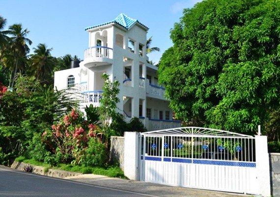 1 Home and 6 Apartments for Rent in Samana.