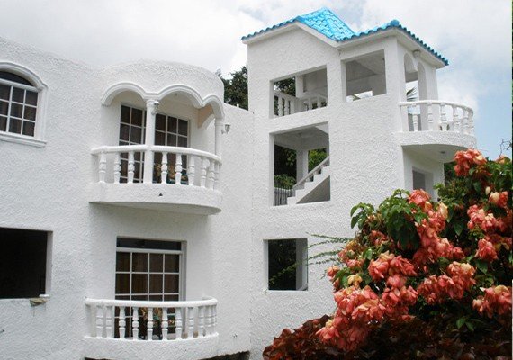 Located only 3 minutes drive from downtown Samana